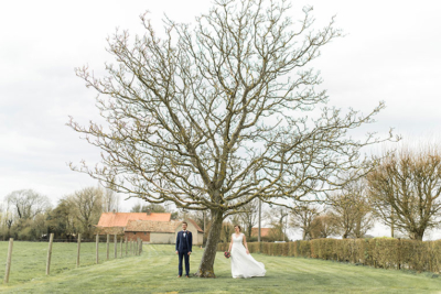 mariage-hardelot-la-magreville-couple-arbre-w