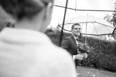 photographe-mariage-ferme-templiers-parapluie-1-w